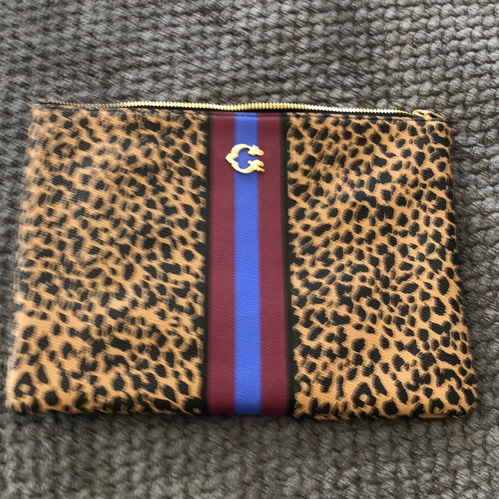 Leopard clutch